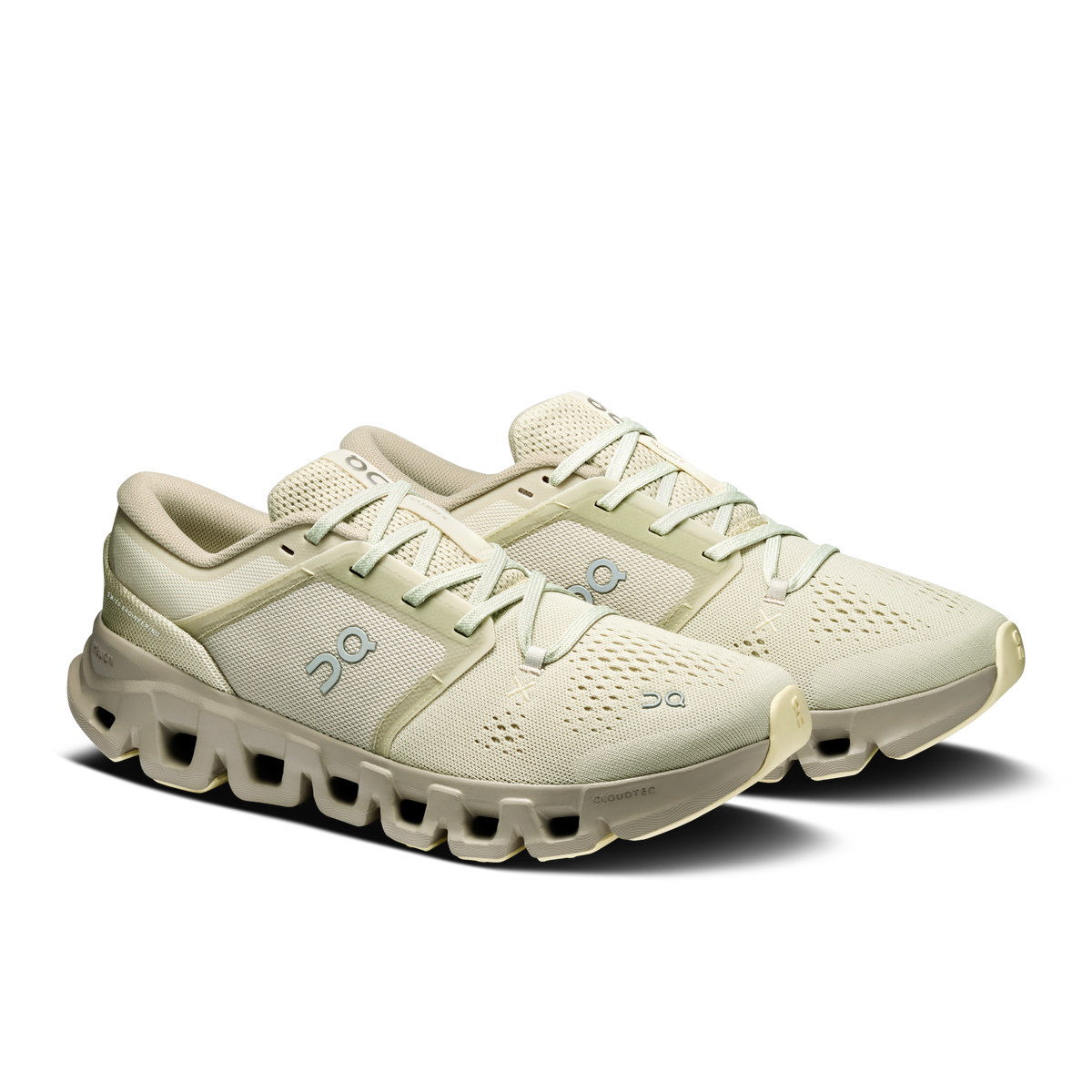 On Cloud X 5 shoes, chalk lace-up with logo details, mesh side panel and pods