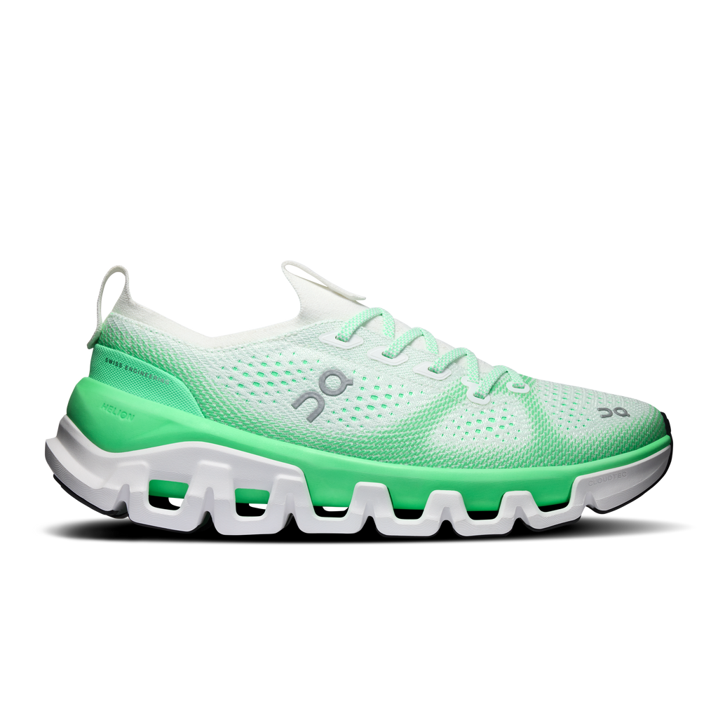 Men's running shoes with green mesh upper, ivory collar, lace-up design