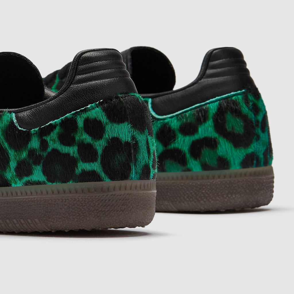 Adidas Samba OG women's shoe heel close-up in green leopard print with black collar