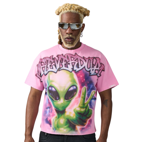 Men's pink graphic T-shirt with large alien face print