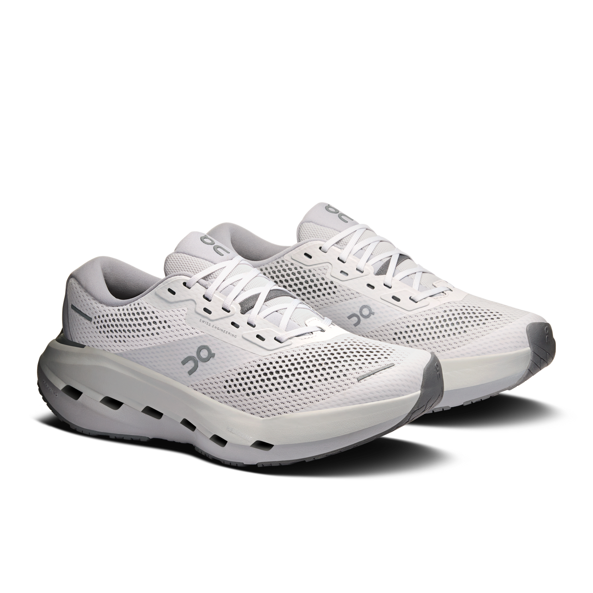 Men's lace-up running shoes with perforated mesh upper and layered cushioned sole