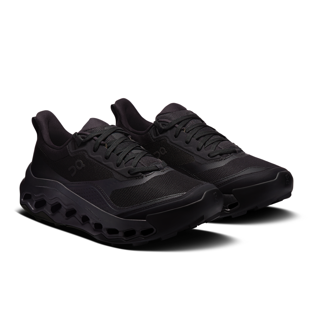 On women's Cloudhorizon 2 shoes in black, lace-up textured mesh and cloudlike pods