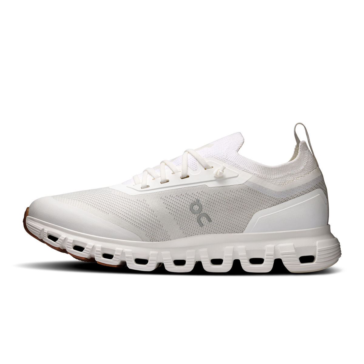 Women's On Cloud 6 Versa running shoes, white low-top with cushioned midsole and heel tab