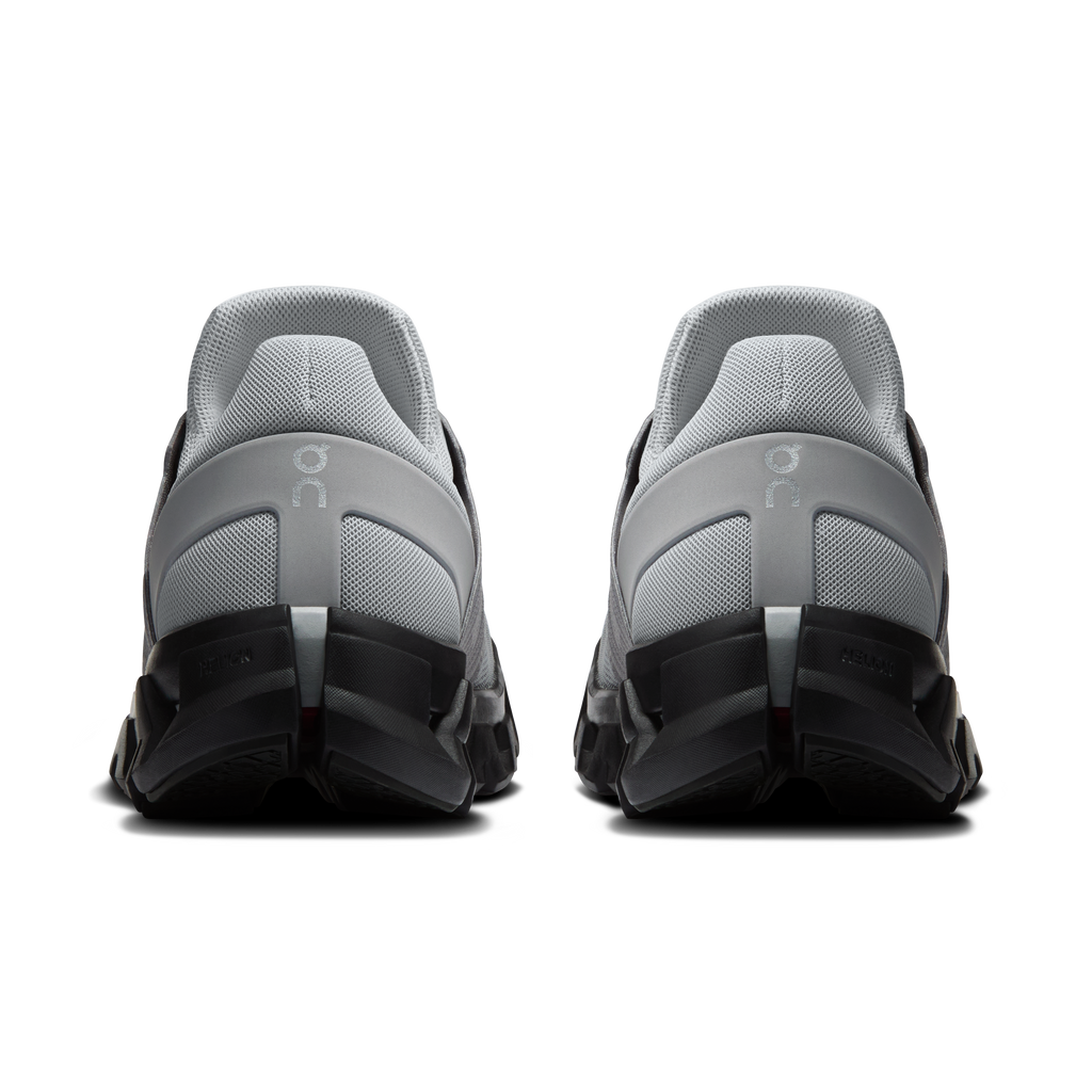 Men's running shoes, rear view with light gray collar and black heel pods
