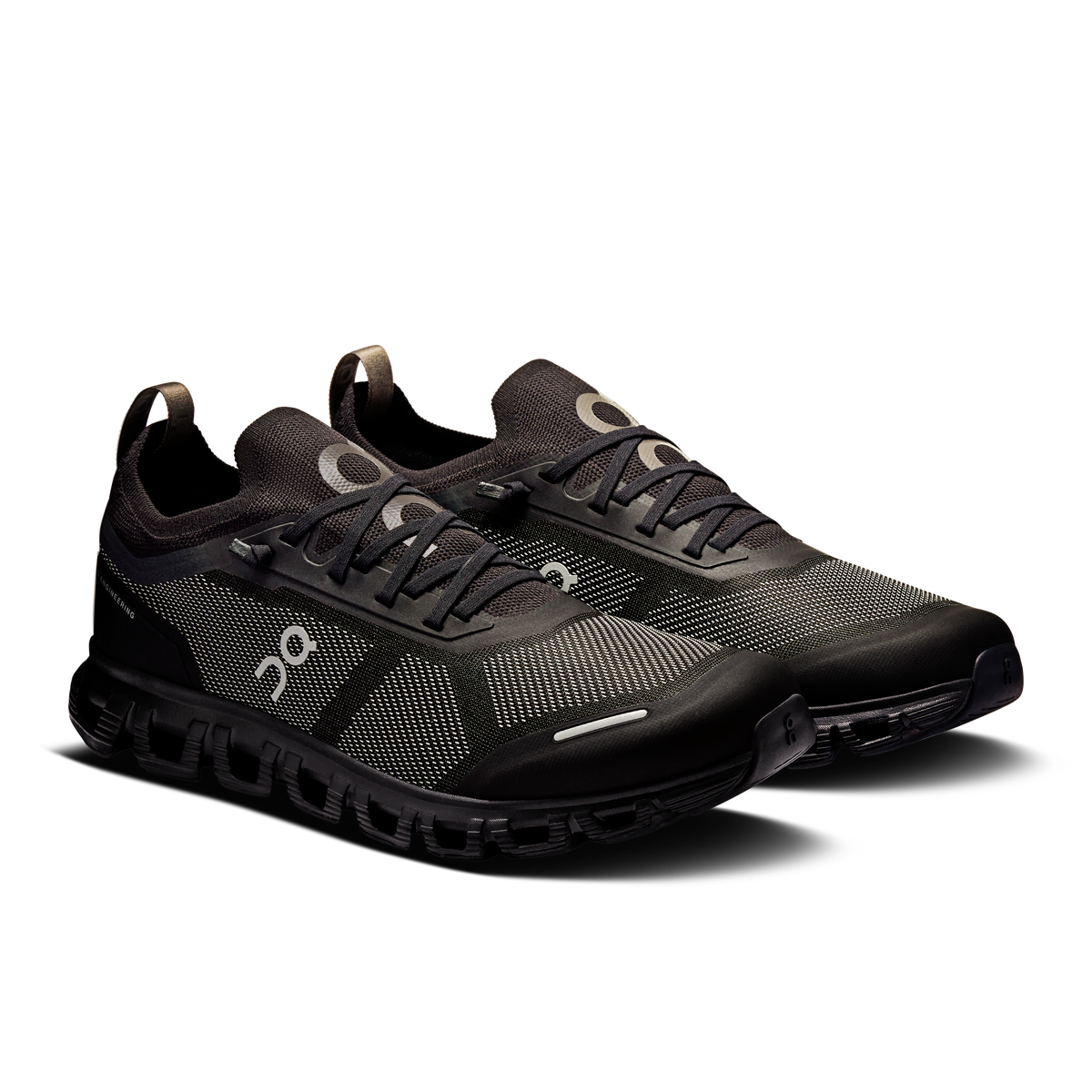Men's On Cloud 6 Versa shoes, black mesh upper and lace-up closure