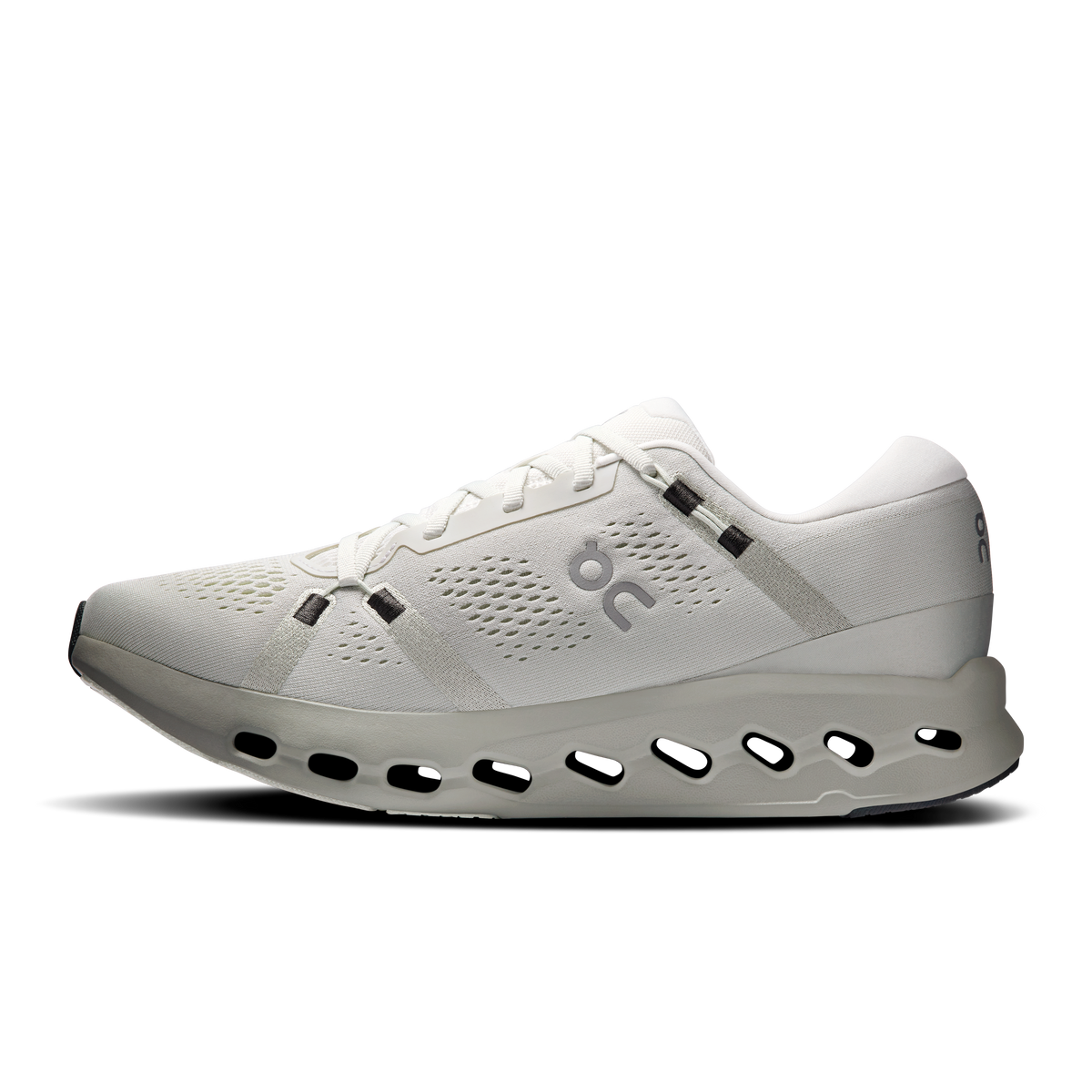 Men's running shoes in light ivory, lace-up upper with gray side panels and rocker sole