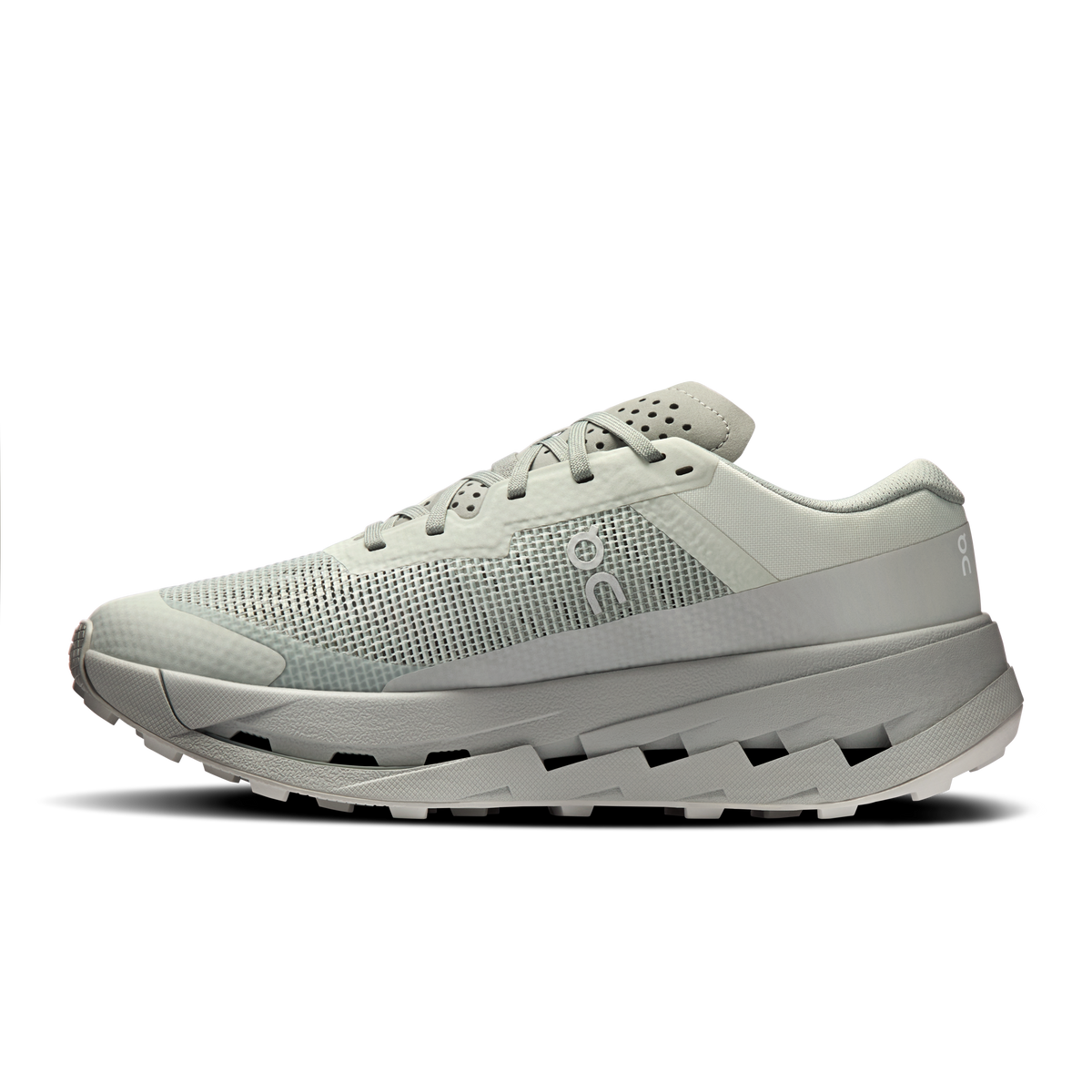 On Running Cloudultra 3 women's running shoes, light mesh upper, lace-up, side profile