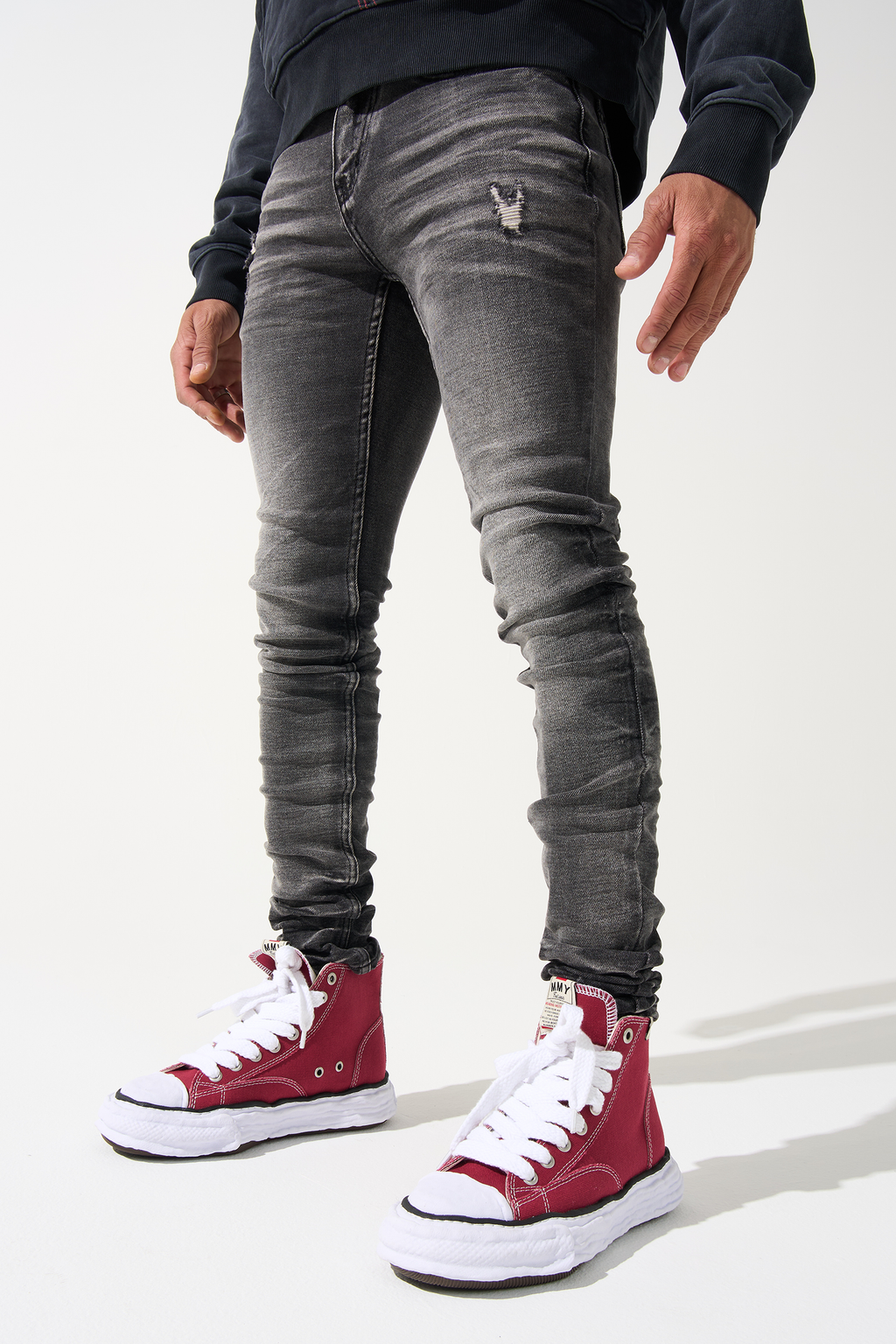 Men's slim-fit jeans in dark gray wash with ripped knee detail