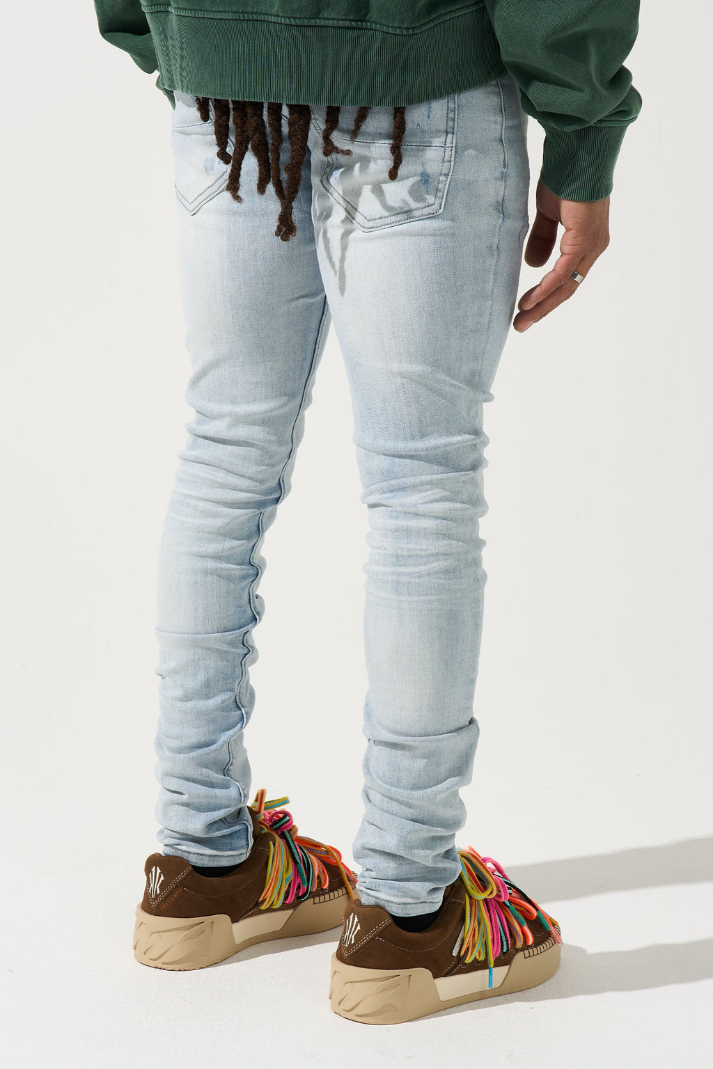 Men's ICE jeans in light blue denim with stitched seams and tapered legs