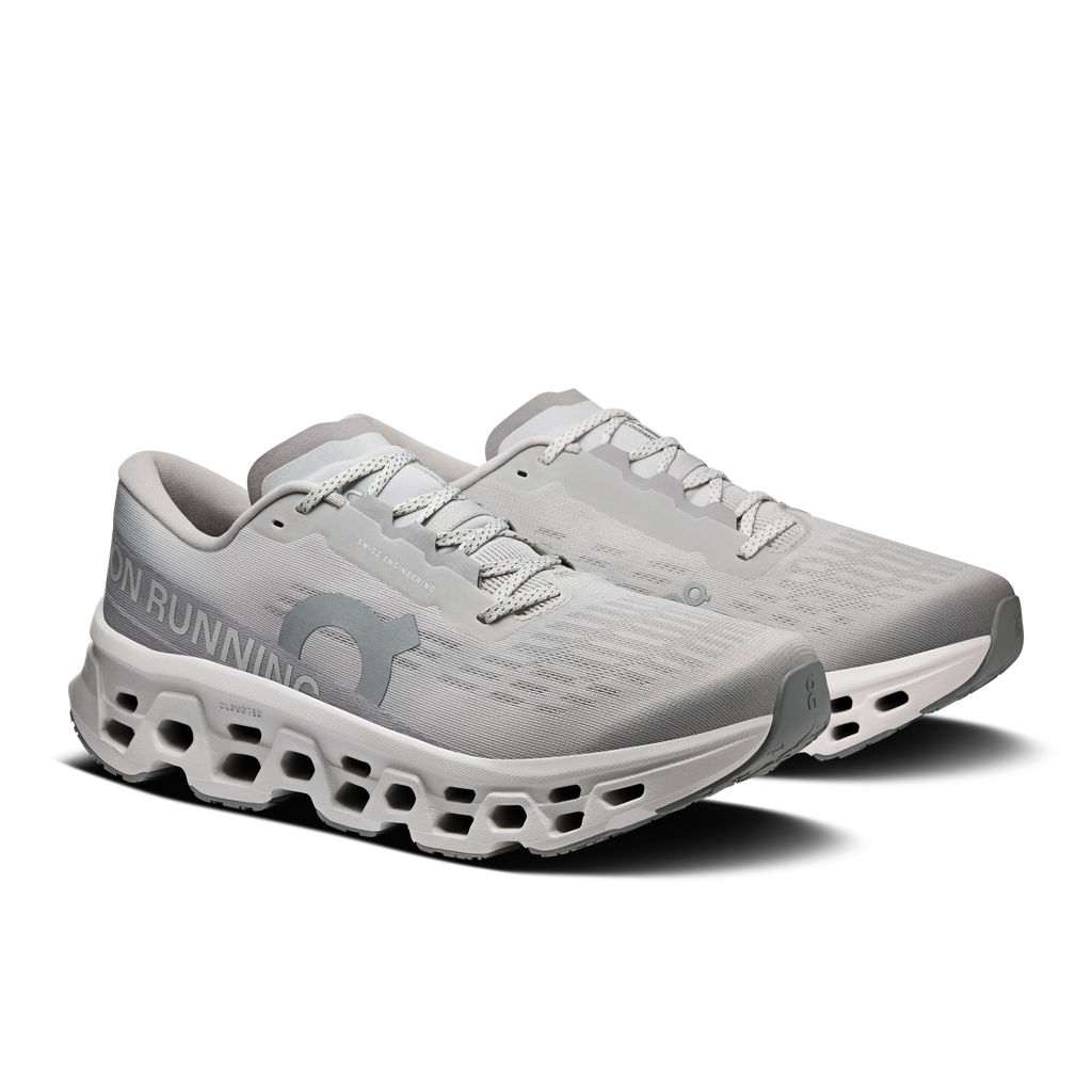 Men's light-gray lace-up running shoes, twin-piece outsole with cutout pods