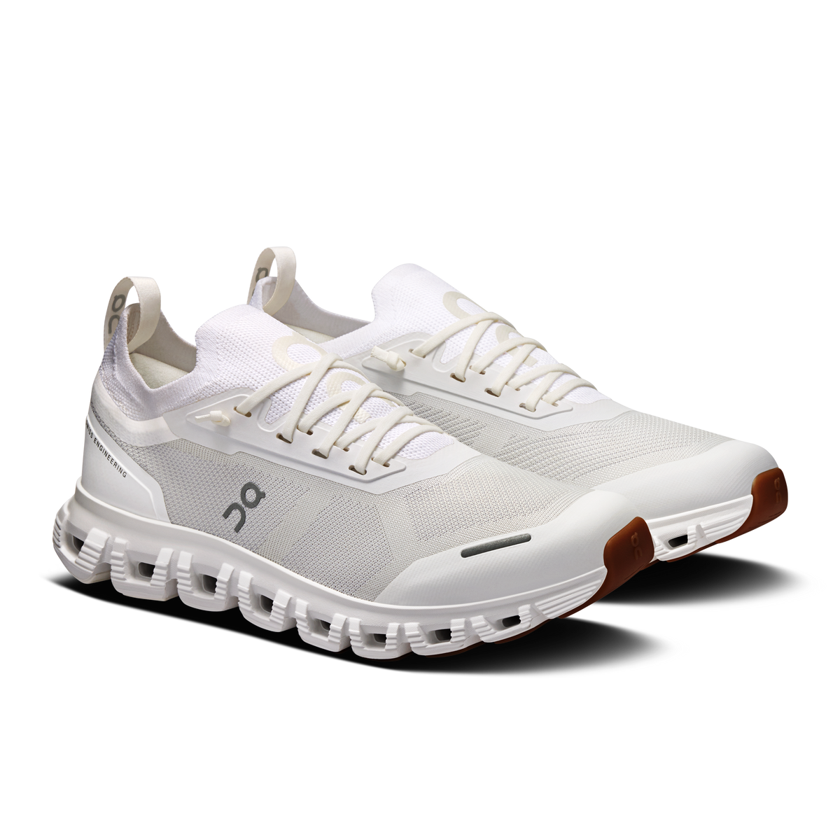 Women's On Cloud 6 Versa running shoes, white lace-up front with side logo