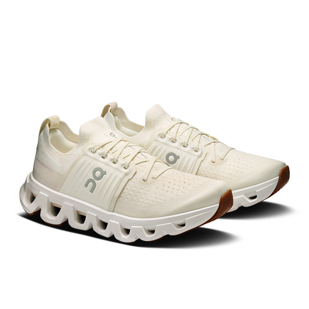 Women's ivory Cloudswift 4 running shoes, mesh upper and lace-up front