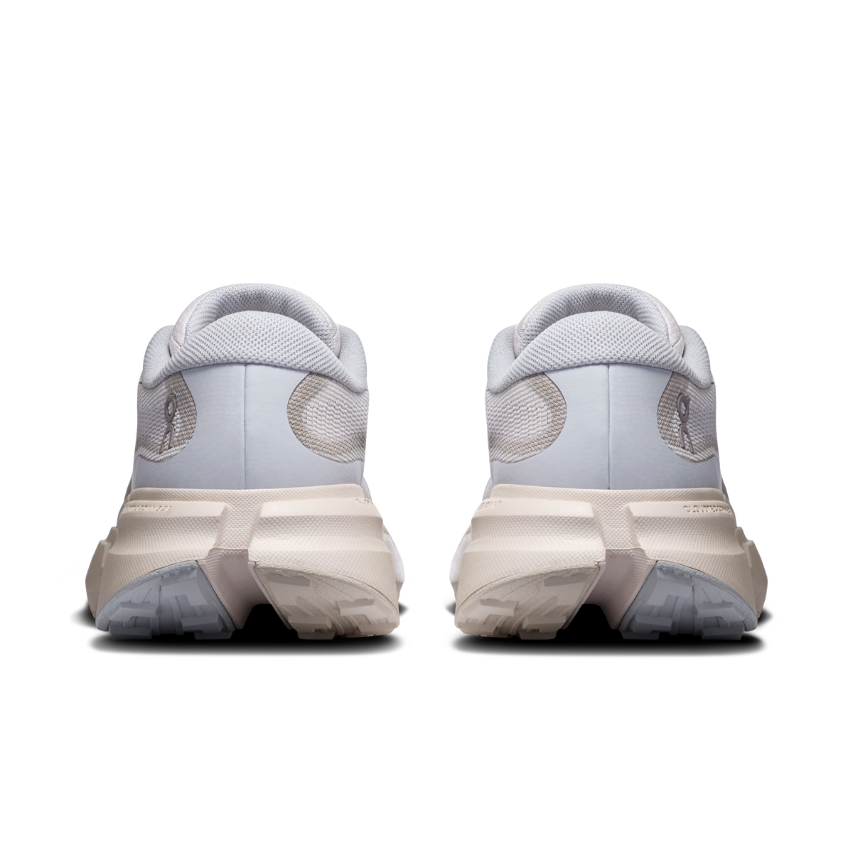 On Cloudsoma Hike shoes for women, back view with pull tab and padded collar in glacier/pearl.