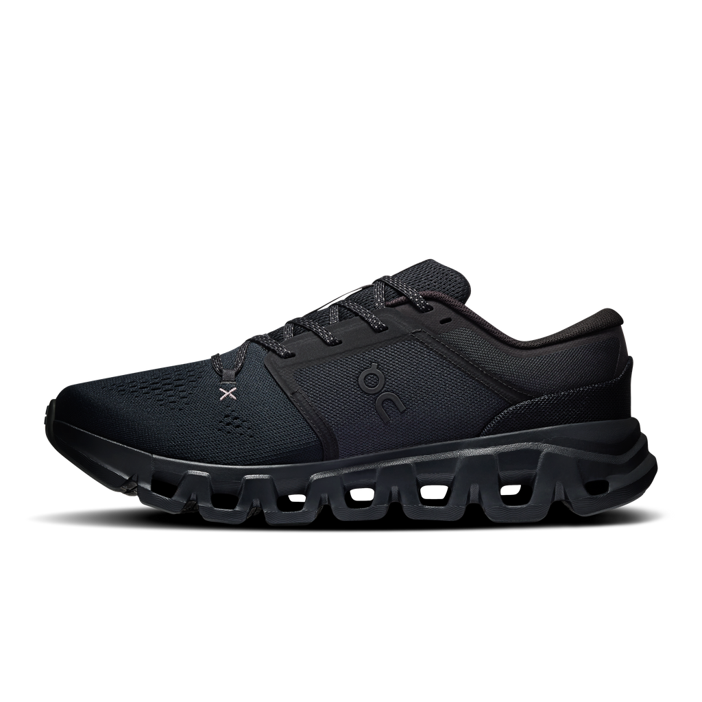On Running Cloud X 5 men's black running shoe, lace-up with reinforced panel accents