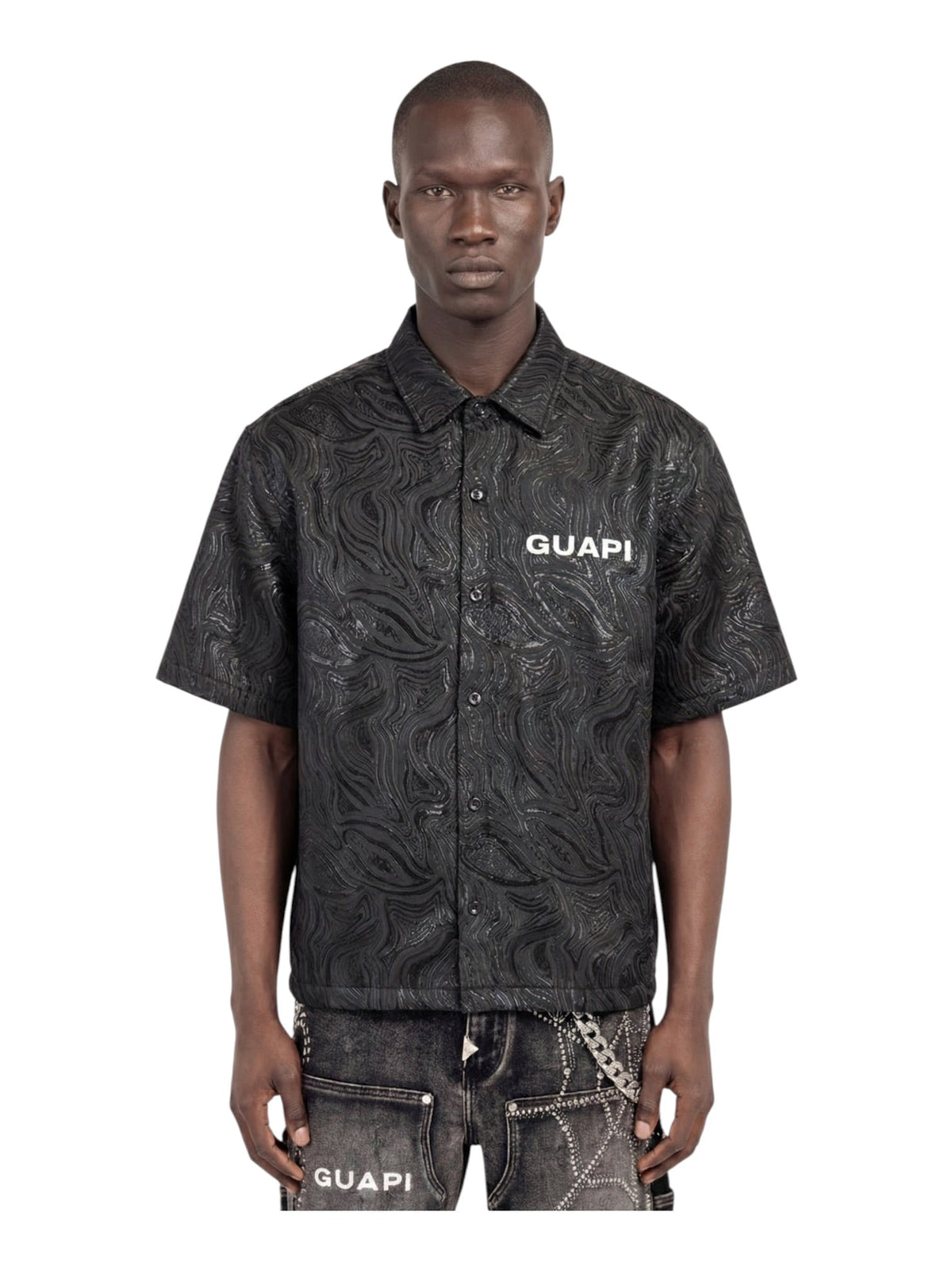 Men's black short-sleeve button-up shirt with wavy texture print and GUAPI logo