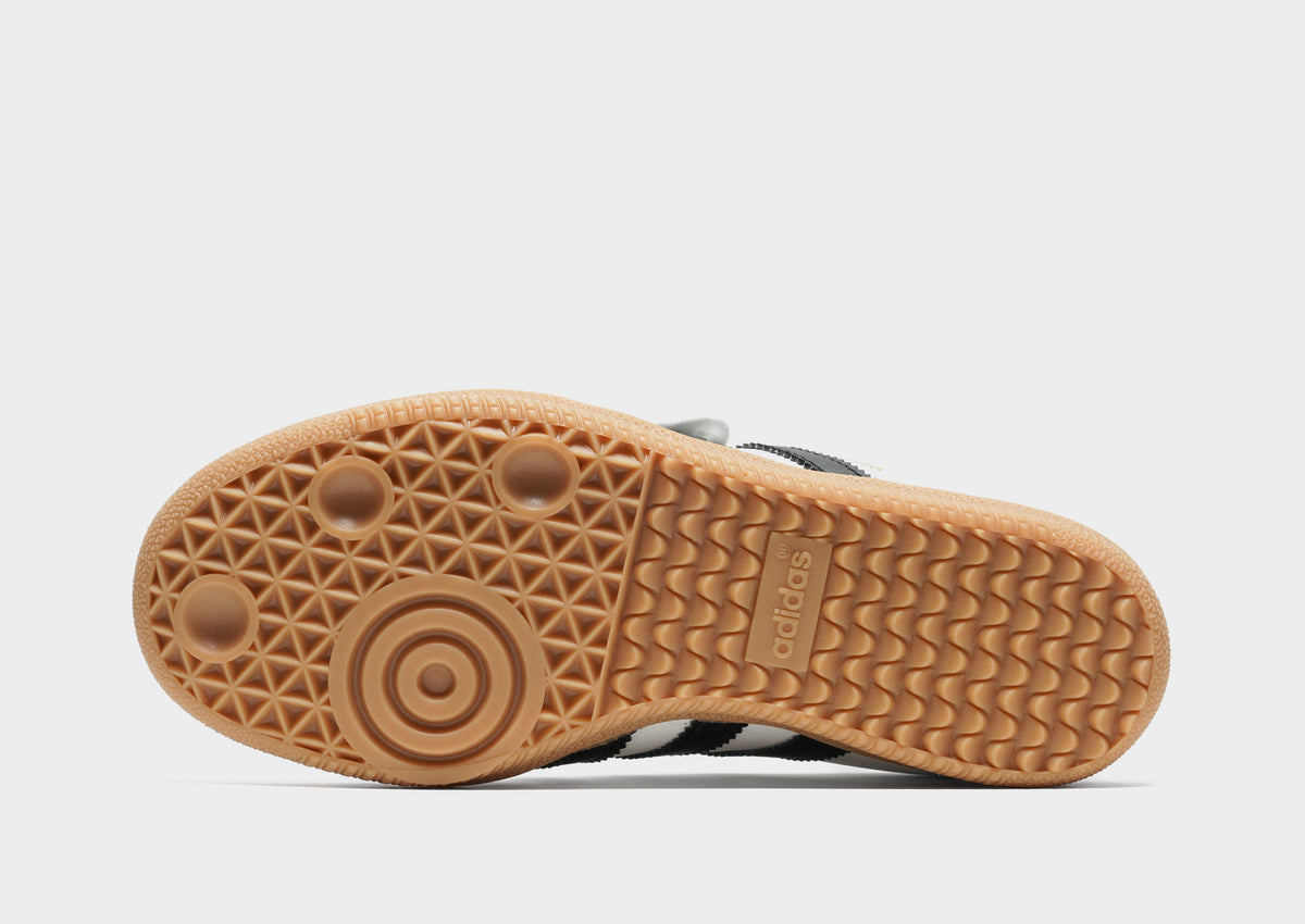Gum rubber outsole of kids' Samba Jane sneakers with tread pattern and adidas mark